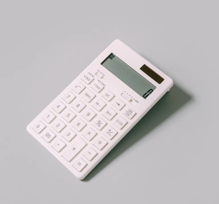 Fehér számológép
